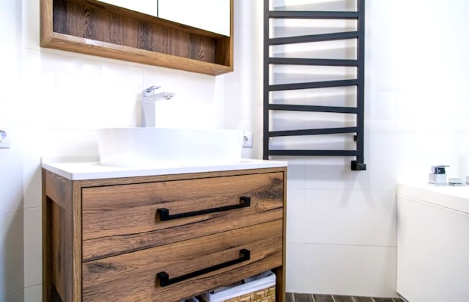 Commode dans la salle de bain