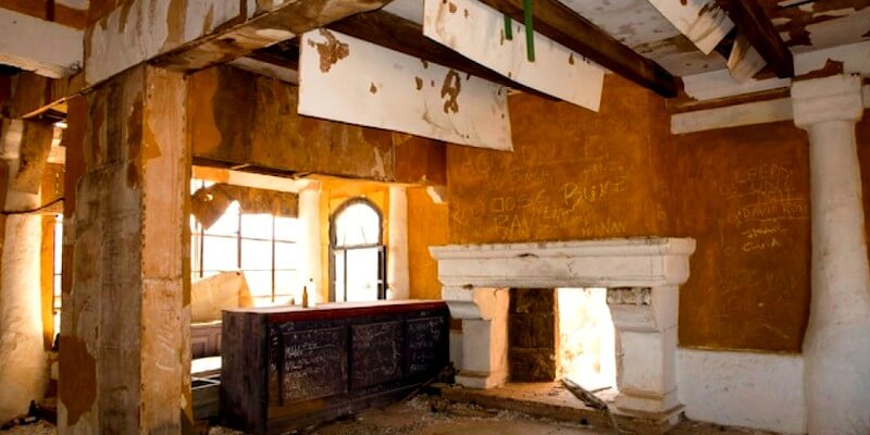 L'intérieur d'une maison abandonnée