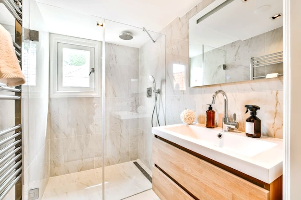 L'intérieur d'une salle de bain