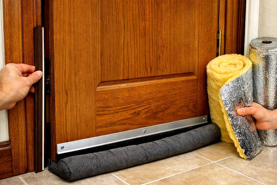 Isolation thermique d'une porte en bois