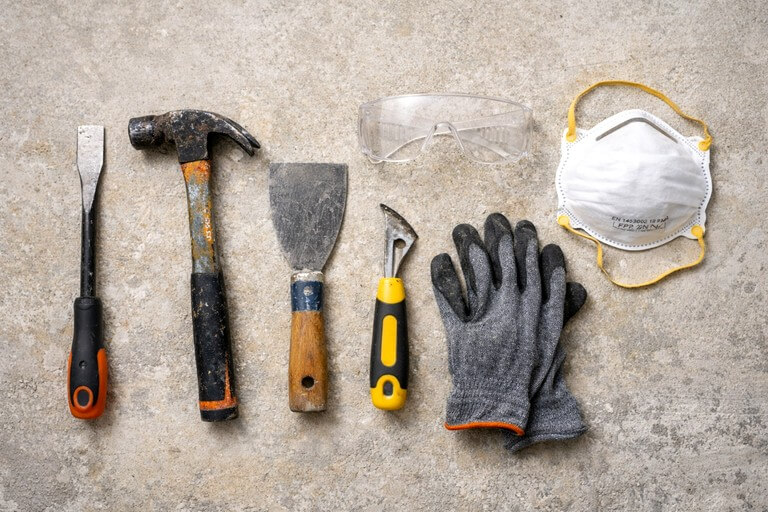 Outils et équipement de protection pour carrelage