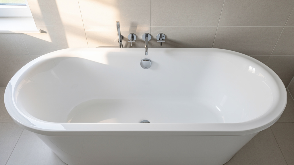 Peindre une baignoire en 2026 : le guide complet pour un résultat qui dure